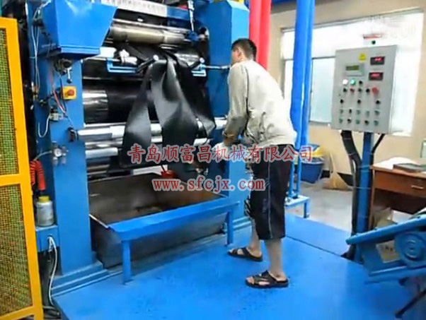 工作中的壓延機(jī)m.iwebpicks.com
